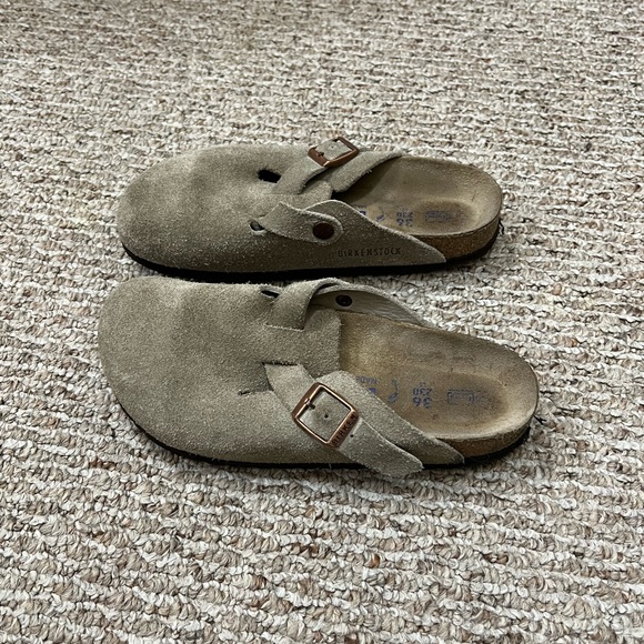 Birkenstock Boston Clogs in Taupe Soft Suede size 36
I - Picture 4 of 5